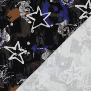 Tissu french terry noir avec motif graffiti incluant silhouettes de skateurs, étoiles blanches et éclaboussures de peinture bleue et brune.