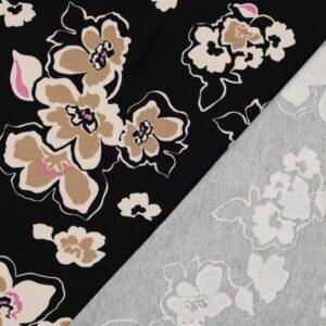 Tissu french terry noir avec grandes fleurs stylisées beige, crème et touches de rose, motif élégant et contrasté.