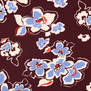 Tissu french terry bourgogne avec grandes fleurs stylisées crème et bleu pâle avec touches de corail.