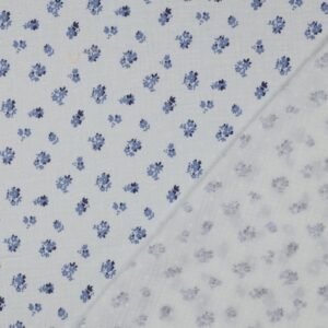 mousseline de coton écrue avec petites fleurs bleu délicat motif floral léger